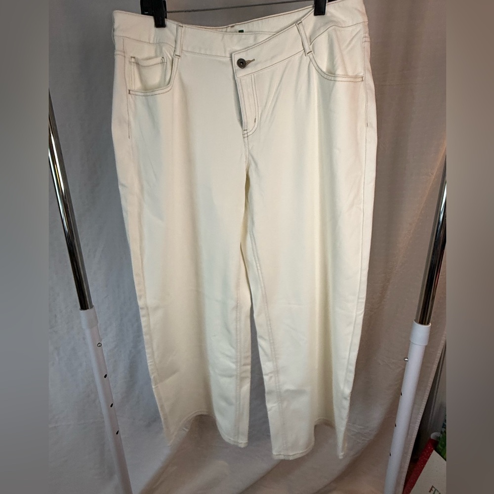 HALARA Fitara Flex Asymmetric low rise baggy wide